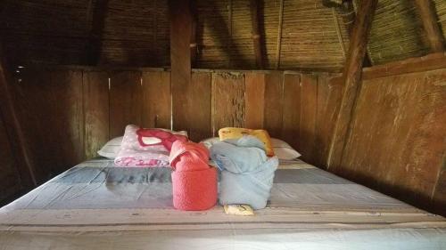 Postel nebo postele na pokoji v ubytování Native Village Inn