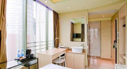 Una cocina o cocineta en Harbour Bay Hotel