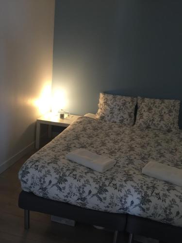 Ένα ή περισσότερα κρεβάτια σε δωμάτιο στο Appartement Design II - Port du Rosmeur -Douarnenez