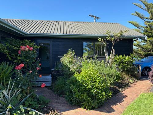 Φωτογραφία από το άλμπουμ του Paradise Found at Studio 65 σε Hamurana