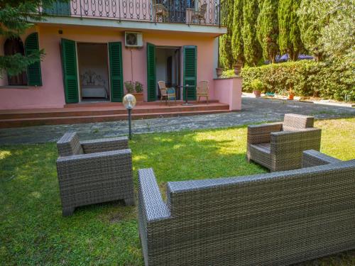 Taman di luar Cascina De' Fagiolari
