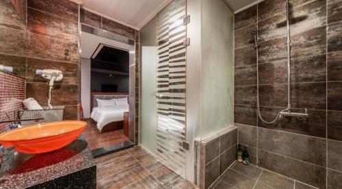 Phòng tắm tại The Oreun Echae Hotel