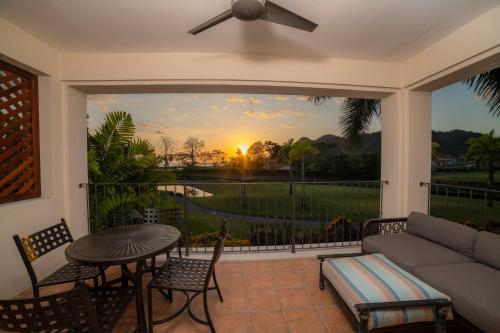 Χώρος καθιστικού στο Del Mar 1G 3 bdr - 2bth ocean view