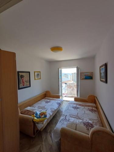 Llit o llits en una habitació de Apartman Luca