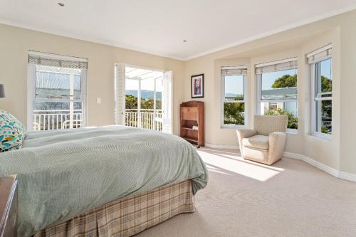 Ένα ή περισσότερα κρεβάτια σε δωμάτιο στο Sunny Thesen Islands Cottage