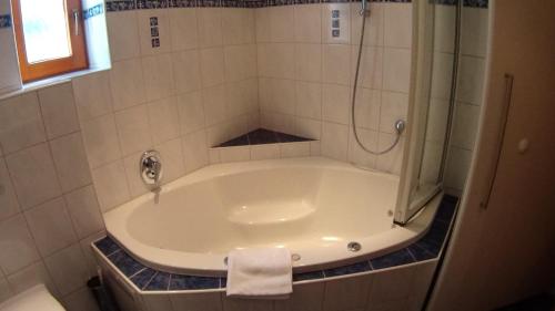 Ein Badezimmer in der Unterkunft Apart Alexandra