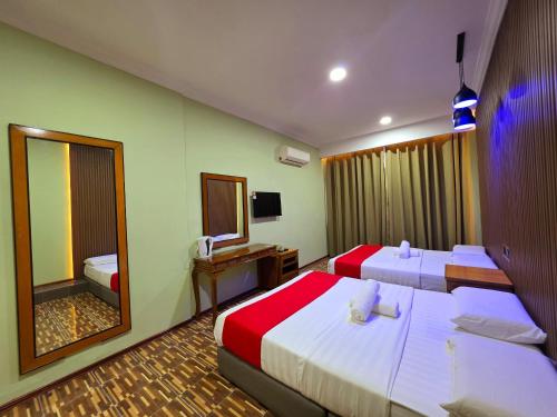 Ένα ή περισσότερα κρεβάτια σε δωμάτιο στο Grand Inn Hotel Semporna