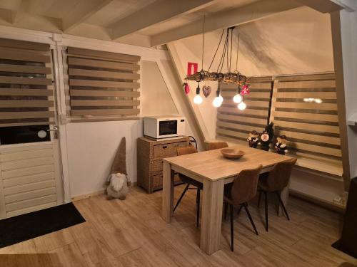 TV a/nebo společenská místnost v ubytování Bois d' Hibou