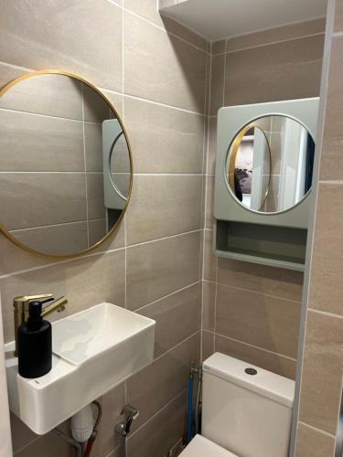 Phòng tắm tại Studio confortable, tout équipé, balcon ,hyper centre ville