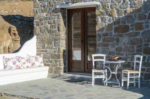 a table and two chairs in front of a building at Casa Borealis in Naxos Chora