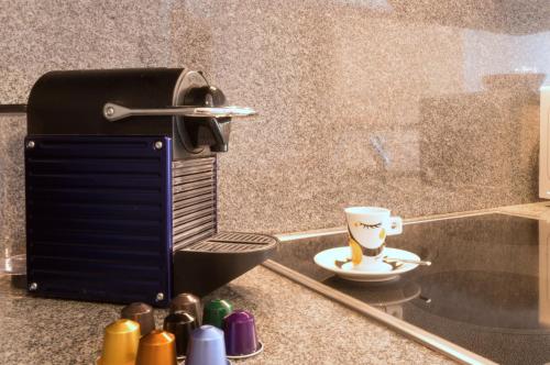 ツェルマットにあるA Calm & Charm Studio - Haus Haroの鏡入りコーヒーカップ