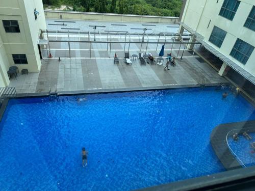 Bazén v ubytování Am suites nebo v jeho okolí