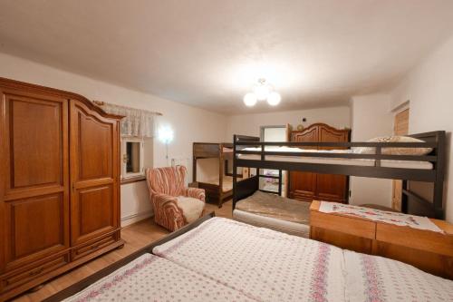 Postel nebo postele na pokoji v ubytování Chalupa v Roprachticích u Vysokého nad Jizerou