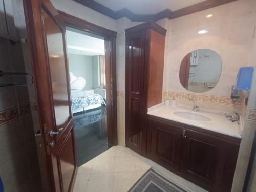 Et badeværelse på Gürpınar Havuzlu Villa