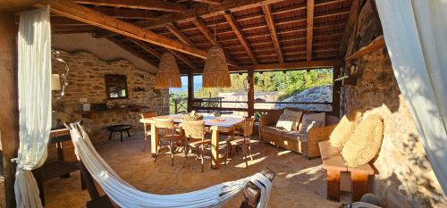 Et opholdsområde på Hvar Stone Villa with pool