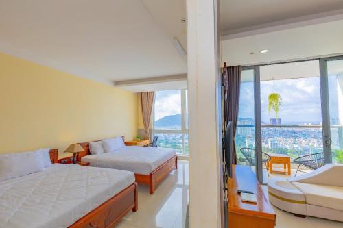 En eller flere senge i et værelse på Căn hộ Oasky