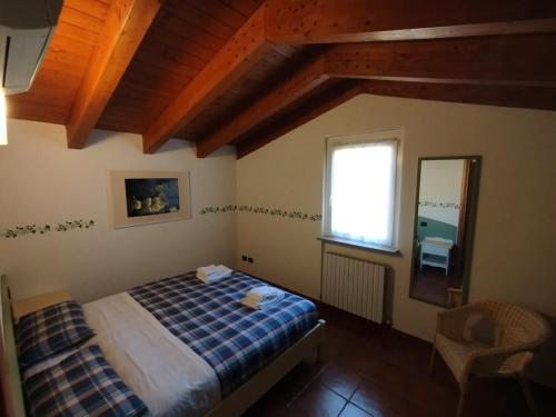 Ένα ή περισσότερα κρεβάτια σε δωμάτιο στο The Fairy World - Penthouse with Terrace Lake view and Pool