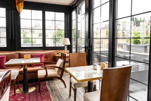 Posezení v ubytování West Inn Hotel & Restaurant