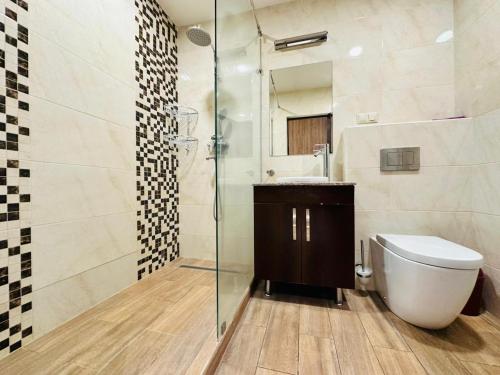 Et badeværelse på Blue Ararat apartments