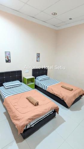 Ένα ή περισσότερα κρεβάτια σε δωμάτιο στο Aaronie Hotel Setiu