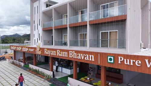 Tòa nhà nơi khách sạn tọa lạc