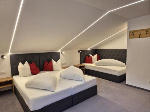 Postel nebo postele na pokoji v ubytování Gsörhof