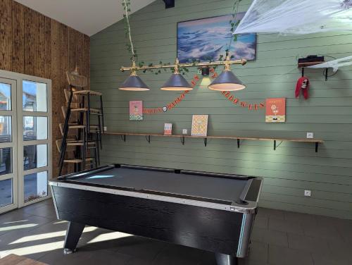 Бильярд в Mobilhome 3 chambres dans camping 4 étoiles