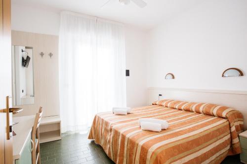 Ένα ή περισσότερα κρεβάτια σε δωμάτιο στο Hotel Angelo