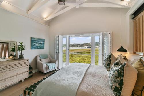 Postel nebo postele na pokoji v ubytování Lagoon Edge - Thesen Island