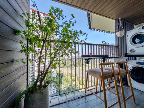 Balkón nebo terasa v ubytování Ecopark Duplex Homestay by QMP