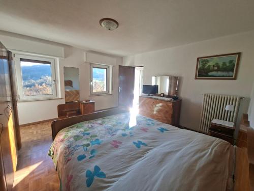 a bedroom with a bed with blue flowers on it at Belvedere 160 in Feltre