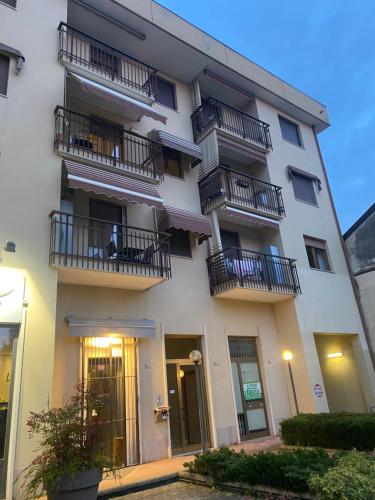 Το κτήριο όπου στεγάζεται  το διαμέρισμα