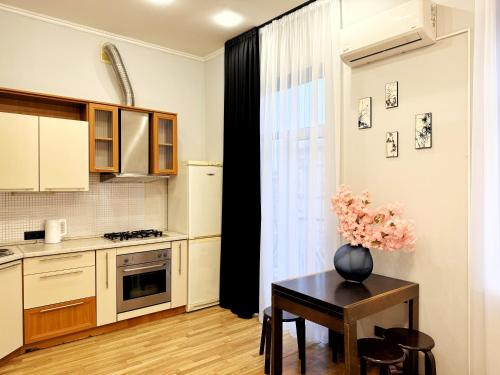 Nhà bếp/bếp nhỏ tại Kyiv Sakura Apartment