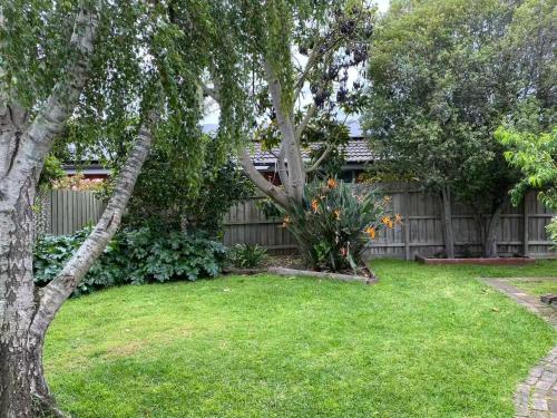 O grădină în afara Serene 4Bed2Bath House w Parking Near Mornington Peninsula
