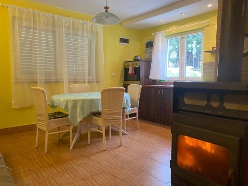 Et tv og/eller underholdning på Holiday Home Dželalija