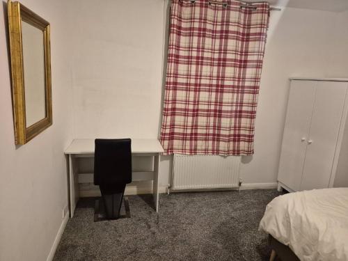 Gallery image of Private Room, closer to train station in Aldershot
