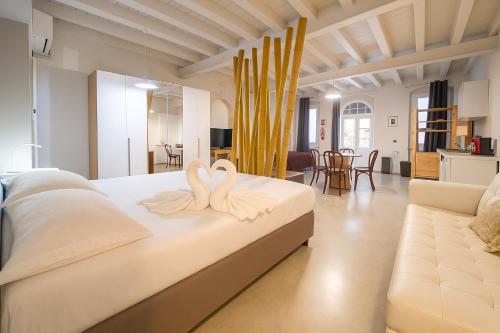 Una cama o camas en una habitación de B&B Relax Rooms - Verona Sud
