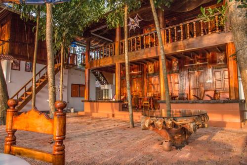 Tòa nhà nơi khách sạn tọa lạc