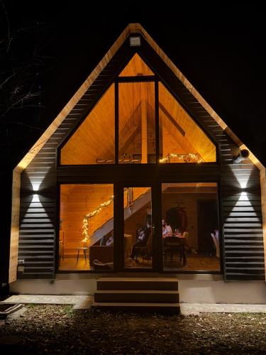 Budova, kde se chata nachází