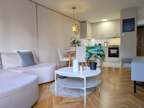 The Golden Frame by Cooee Apartments