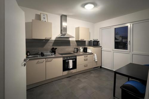 Kuchyň nebo kuchyňský kout v ubytování Work & Travel Lodge Münsingen