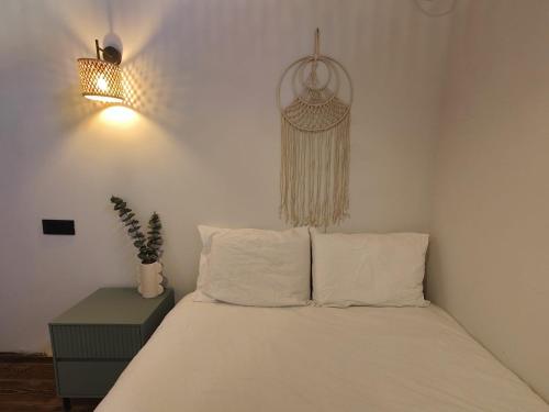 Postel nebo postele na pokoji v ubytování The Urban Chalet