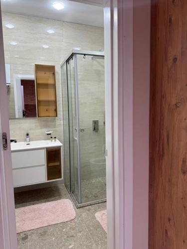 Ένα μπάνιο στο SR Stay Refined