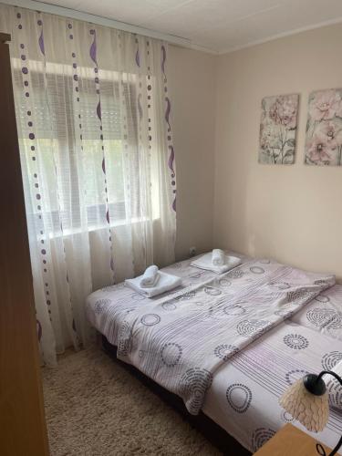 Ένα ή περισσότερα κρεβάτια σε δωμάτιο στο Apartman Lavanda