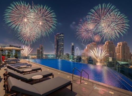 LUXE Rooftop Infinity Pool 5 Mins to JBR Dubai Marina View