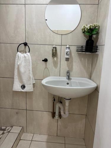 Ένα μπάνιο στο Seven on Cooper