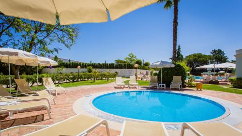 Bazén v ubytování Quinta do Lago Country Club nebo v jeho okolí