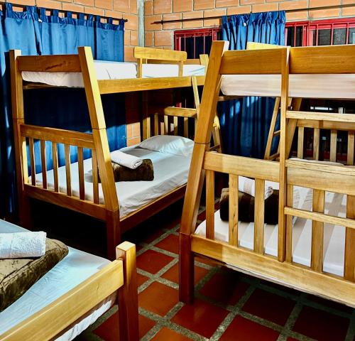 Кровать или кровати в номере Finca La Carmelita Casa Campestre con Piscina y entre Montañas a sólo minutos de Santa Rosa de Cabal