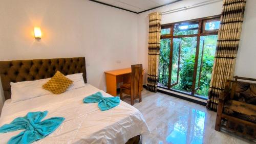 Ένα ή περισσότερα κρεβάτια σε δωμάτιο στο Sri Bhavan Ella