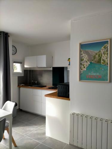 Studio Le Provence 2 étoiles tout équipé, wifi, parking